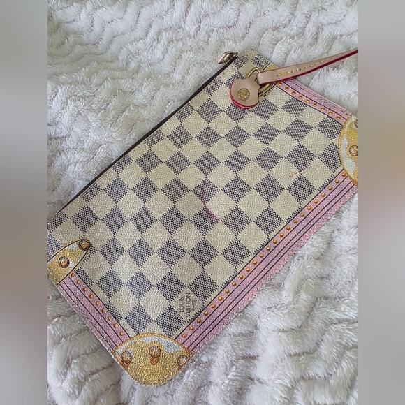 Checkered Chain Pouch - Picture 7 of 9